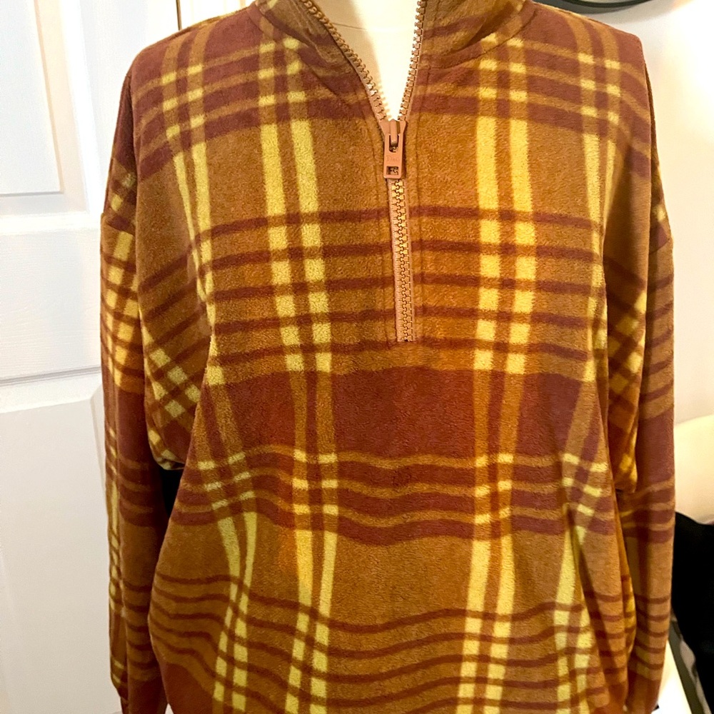 Almost new polar sweater with zip.